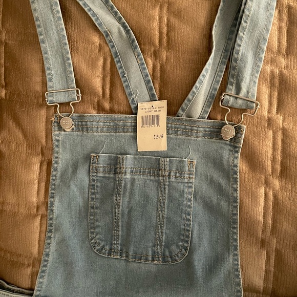 Denim overall distress shorts - Picture 3 of 6